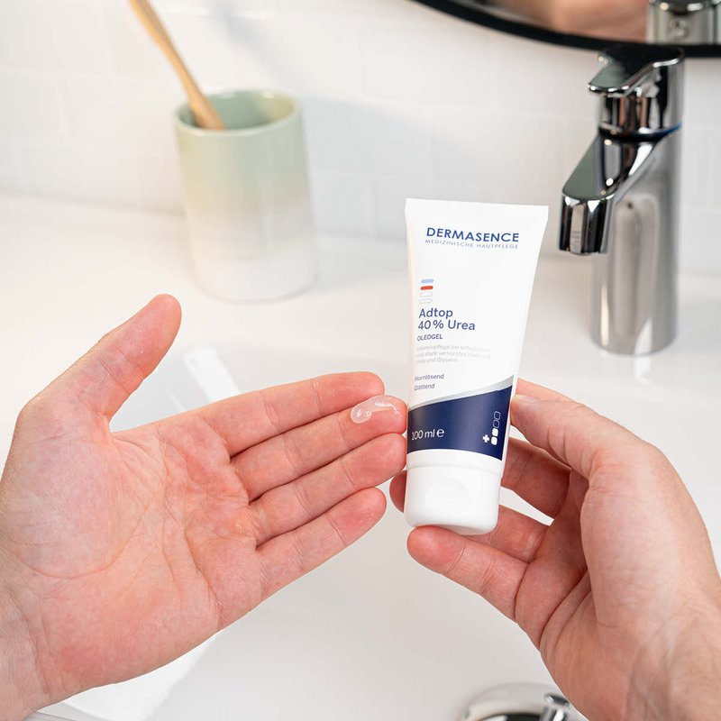 DERMASENCE Adtop 40 % Urea Oleogel – textuur op de huid
