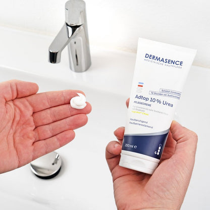 DERMASENCE Adtop 10 % Urea Care cream – textuur op de huid
