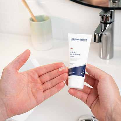DERMASENCE Adtop 40 % Urea Oleogel – textuur op de huid