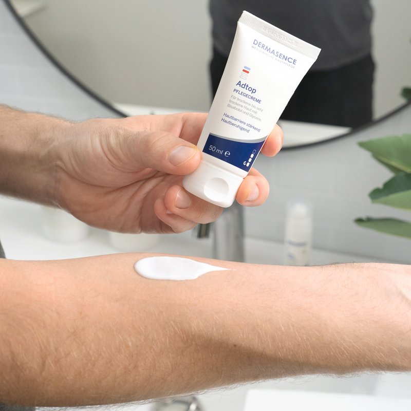 DERMASENCE Adtop Care cream – textuur op de huid