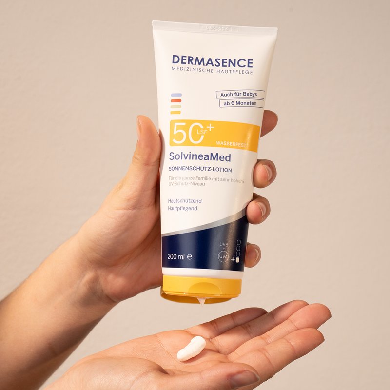 DERMASENCE SolvineaMed Sun protection lotion SPF 50+ – textuur op de huid